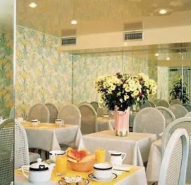 Hotel Eiffel Seine Paryż
