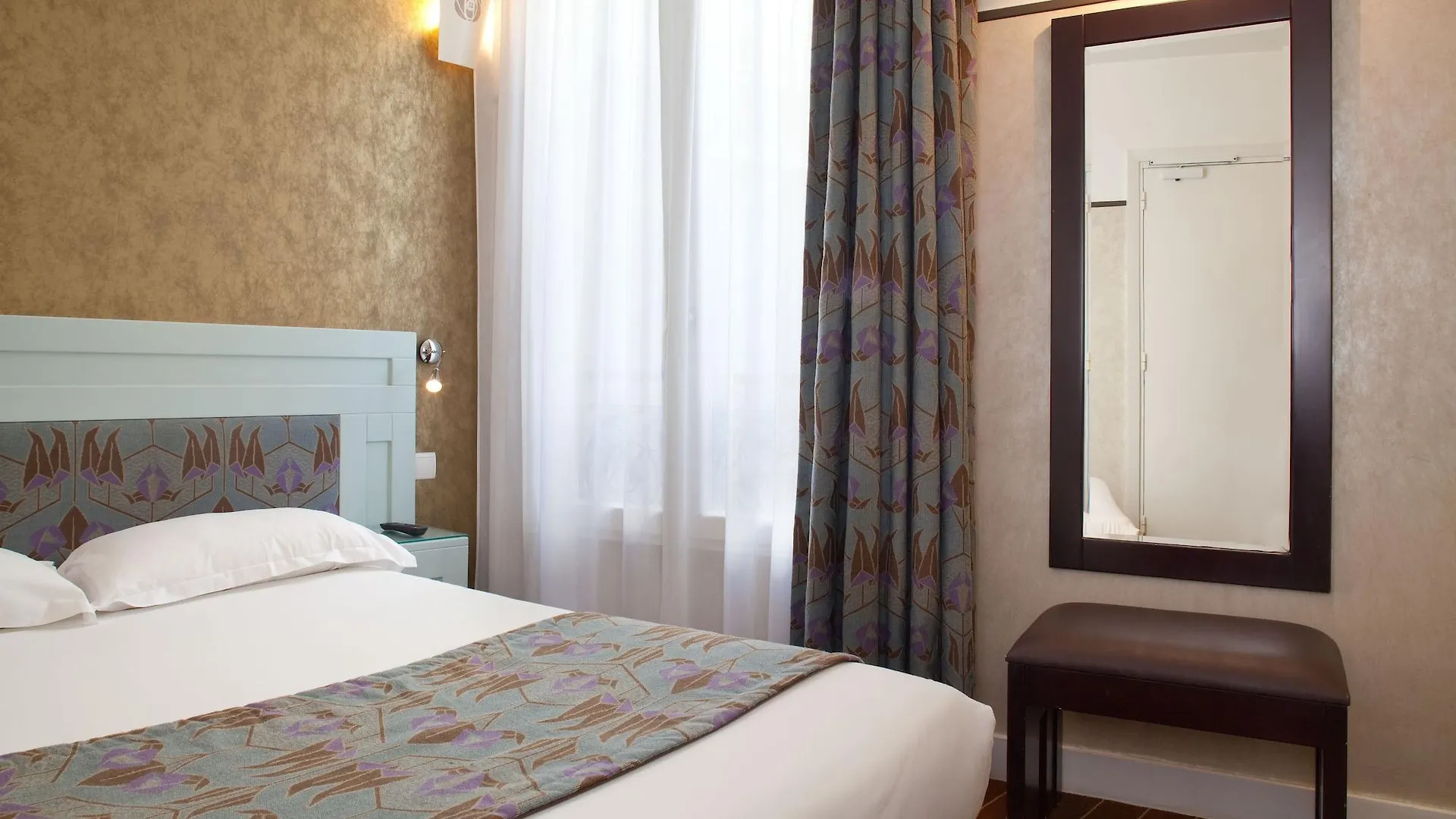 Hotel Eiffel Seine Paris