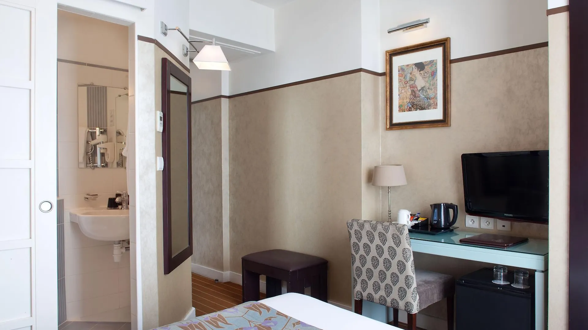 Hotel Eiffel Seine Paris France