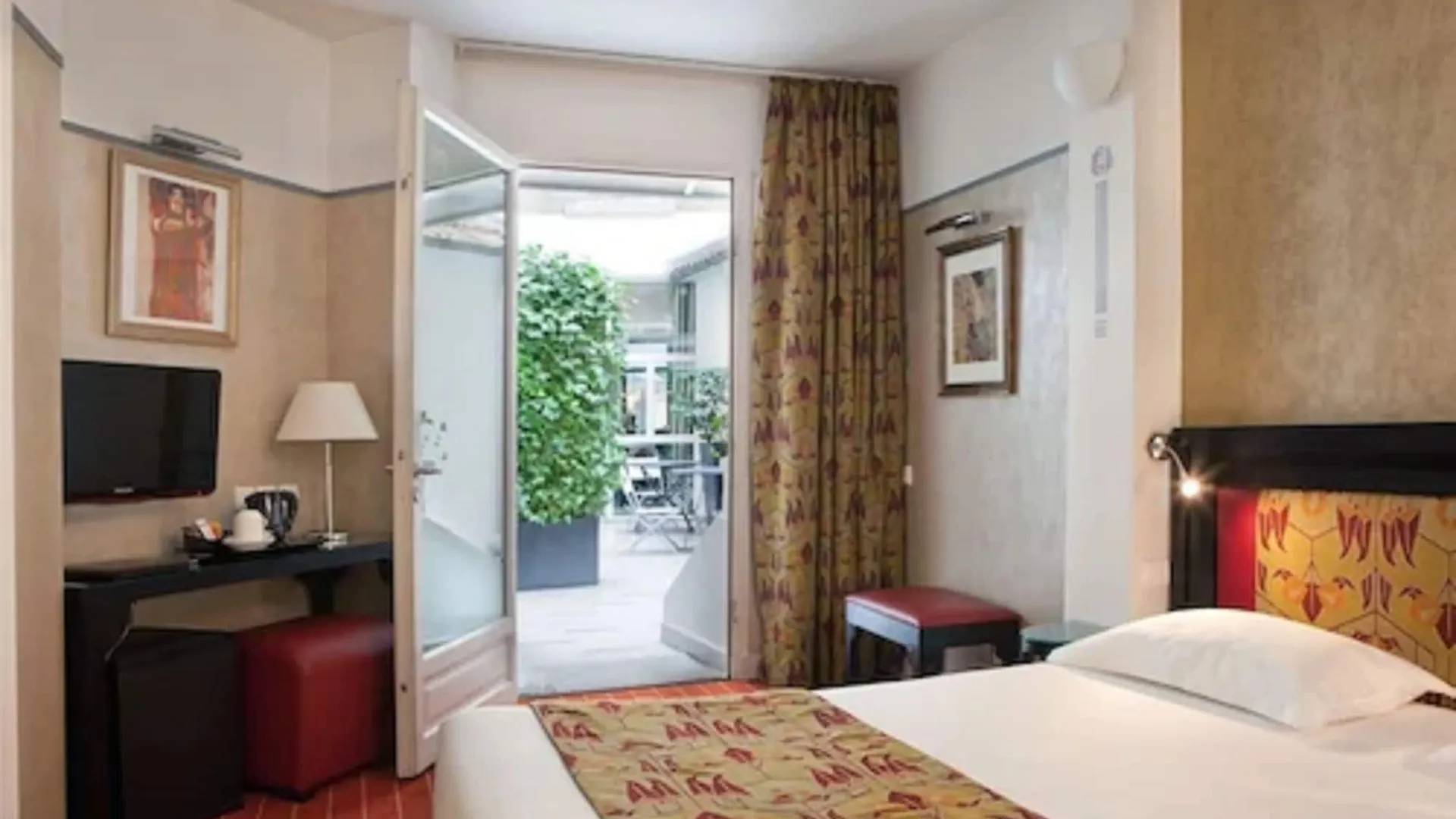Hotel Eiffel Seine Paris