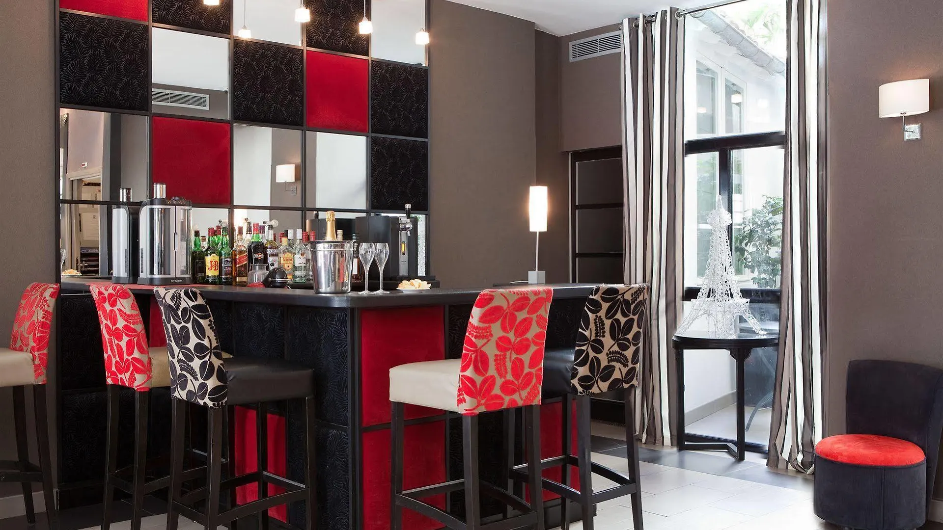 Hotel Eiffel Seine Paris